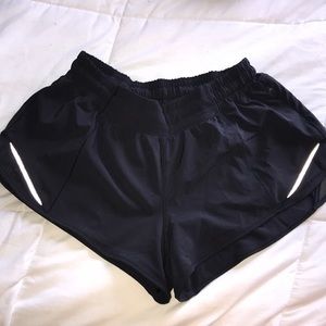 LULULEMON HOTTY HOT 2.5 SHORTS!